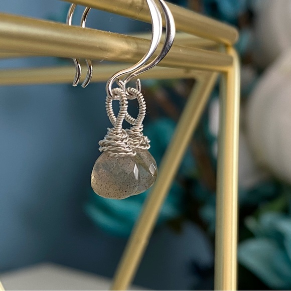 AAA Labradorite from Canada with Sterling Silver - Picture 3 of 8